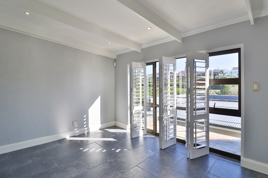 8 Bedroom Property for Sale in Reebok Western Cape